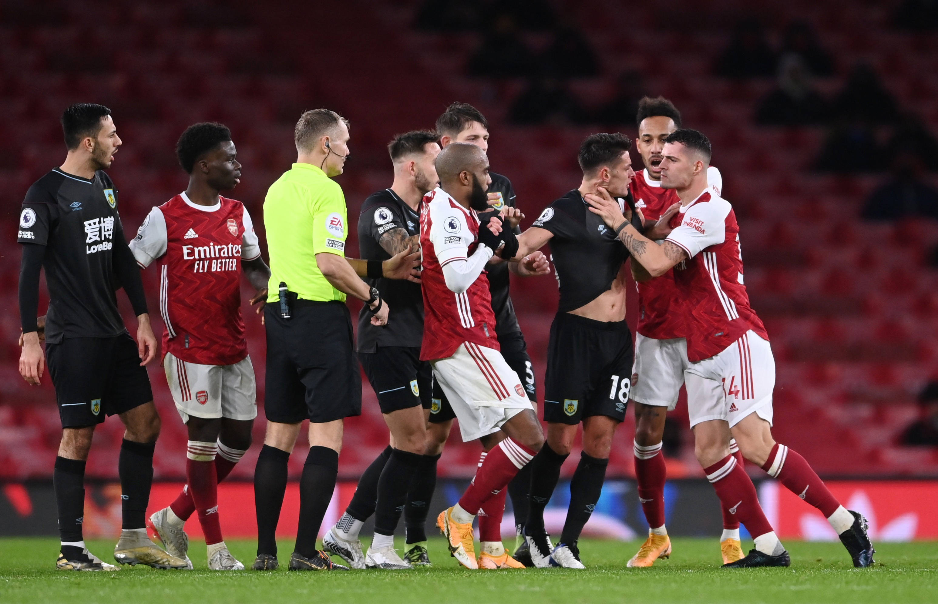 小心翼翼地 小心翼翼地